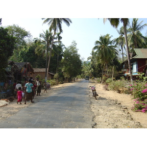 Picture Myanmar Road from Dawei to Maungmagan beach 2005-01 14 - Discover Road from Dawei to Maungmagan beach