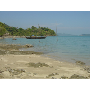 Picture Myanmar Myeik (Mergui) 2005-01 131 - Car Myeik (Mergui)