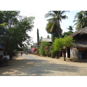 Picture Myanmar Road from Dawei to Maungmagan beach 2005-01 45 - Picture Road from Dawei to Maungmagan beach