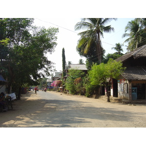 Picture Myanmar Road from Dawei to Maungmagan beach 2005-01 45 - Picture Road from Dawei to Maungmagan beach