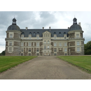 Picture France Serrant castle 2010-04 17 - Road Serrant castle