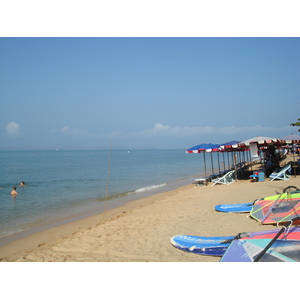 Picture Thailand Pattaya Dongtan beach 2008-01 33 - Trail Dongtan beach