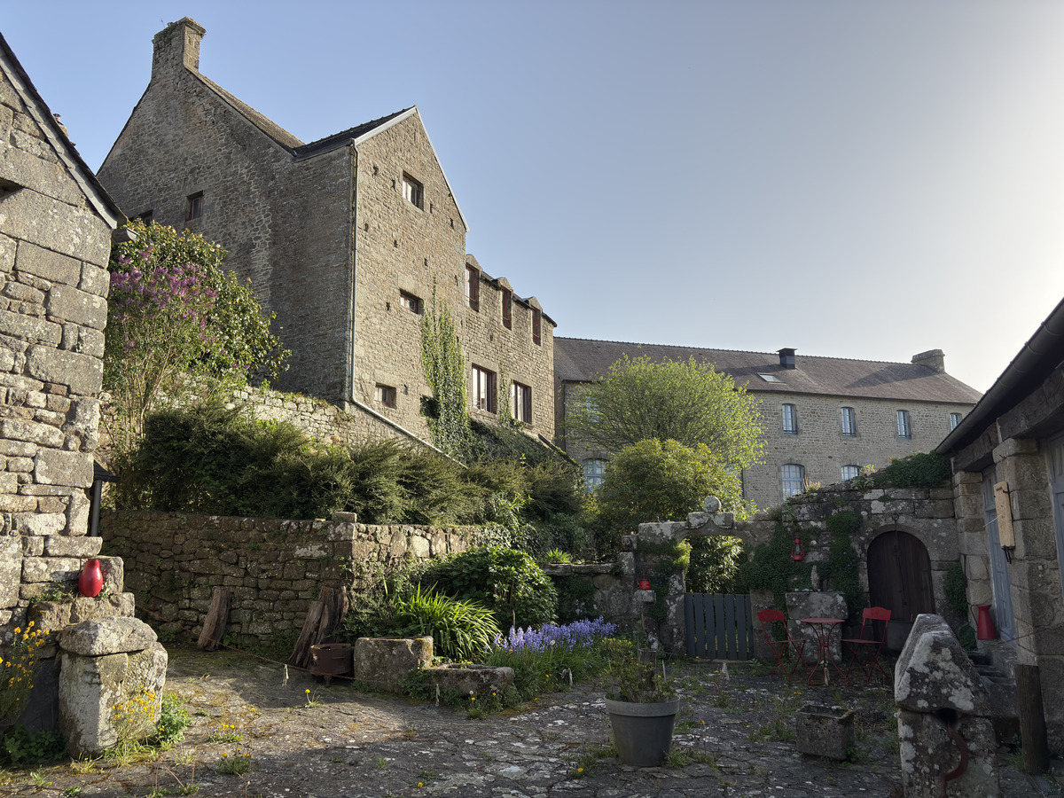 Picture France Locronan 2026-04 26 - City Sight Locronan