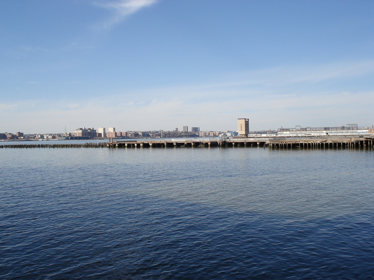 Picture United States New York Battery Park 2006-03 59 - Waterfalls Battery Park