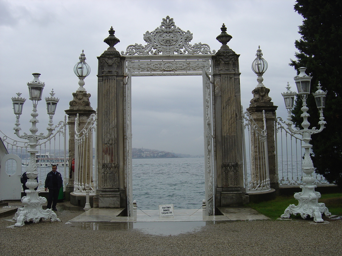 Picture Turkey Istanbul Dolmabahce Palace 2004-12 69 - Lakes Dolmabahce Palace