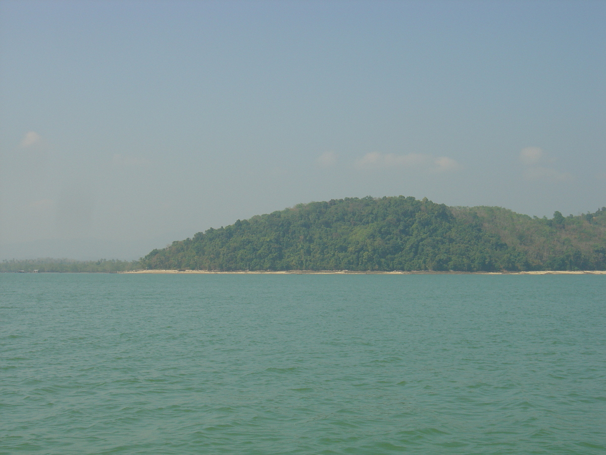 Picture Myanmar Myeik (Mergui) 2005-01 7 - Street Myeik (Mergui)