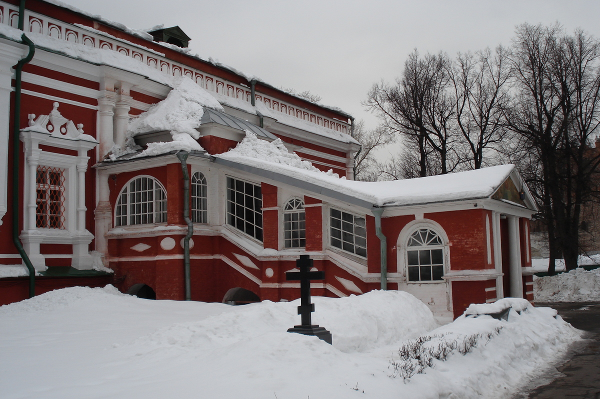 Picture Russia Moscow New Maiden convent and cemetery 2006-03 15 - Lands New Maiden convent and cemetery