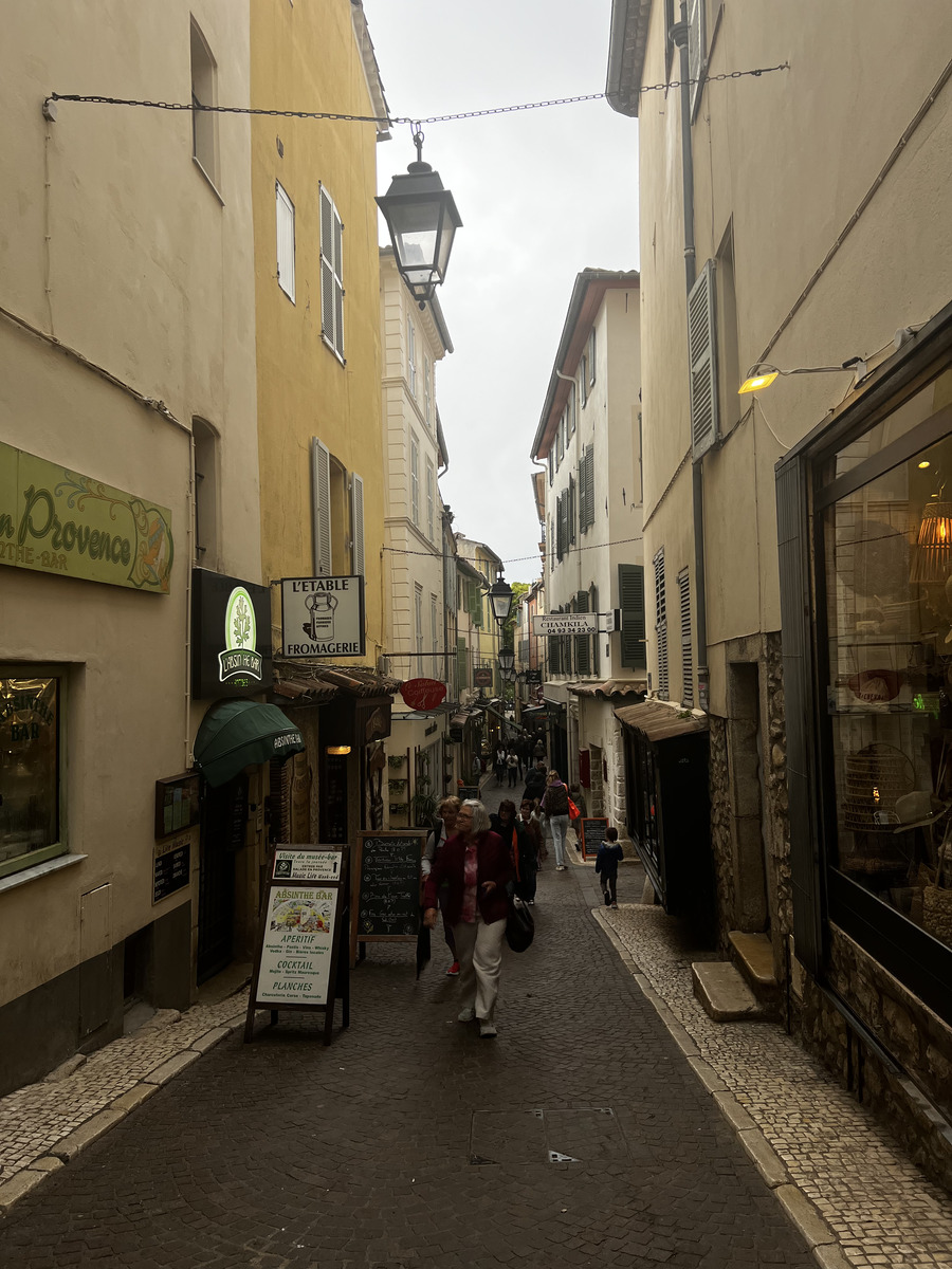 Picture France Antibes 2024-04 28 - Walking Street Antibes