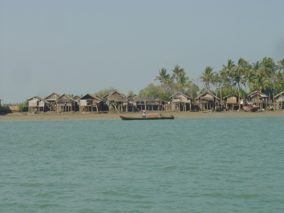 Picture Myanmar Myeik (Mergui) 2005-01 176 - Shopping Myeik (Mergui)