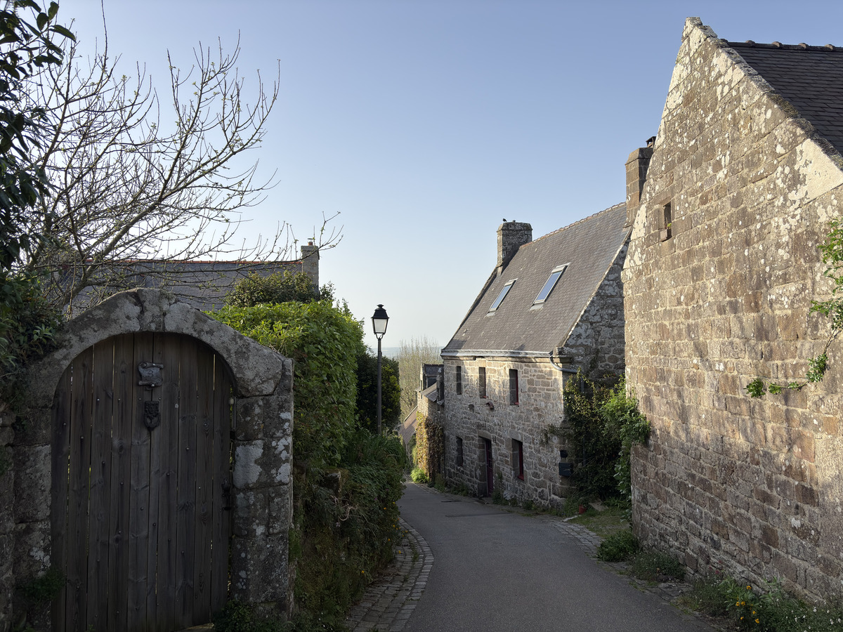 Picture France Locronan 2026-04 55 - Savings Locronan