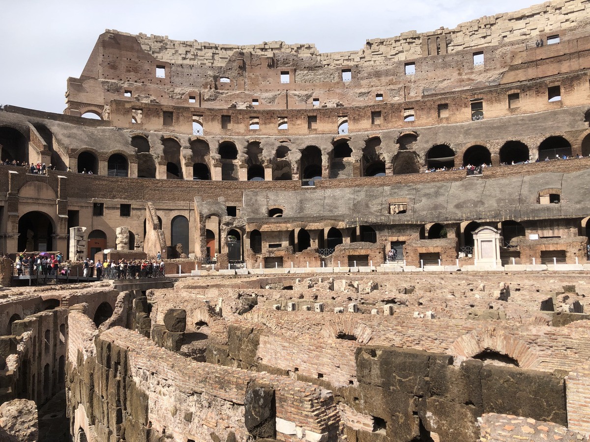 Picture Italy Rome The Colosseum 2024-09 27 - Shopping The Colosseum