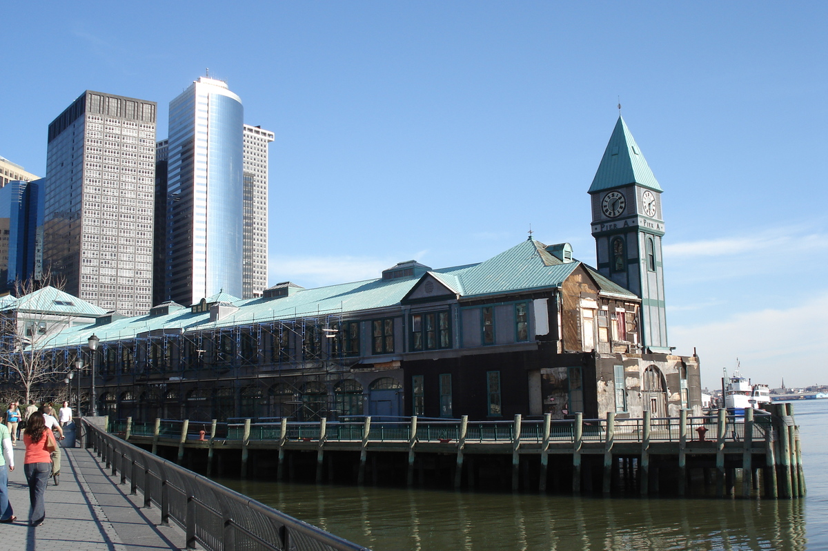 Picture United States New York Battery Park 2006-03 61 - Walking Street Battery Park