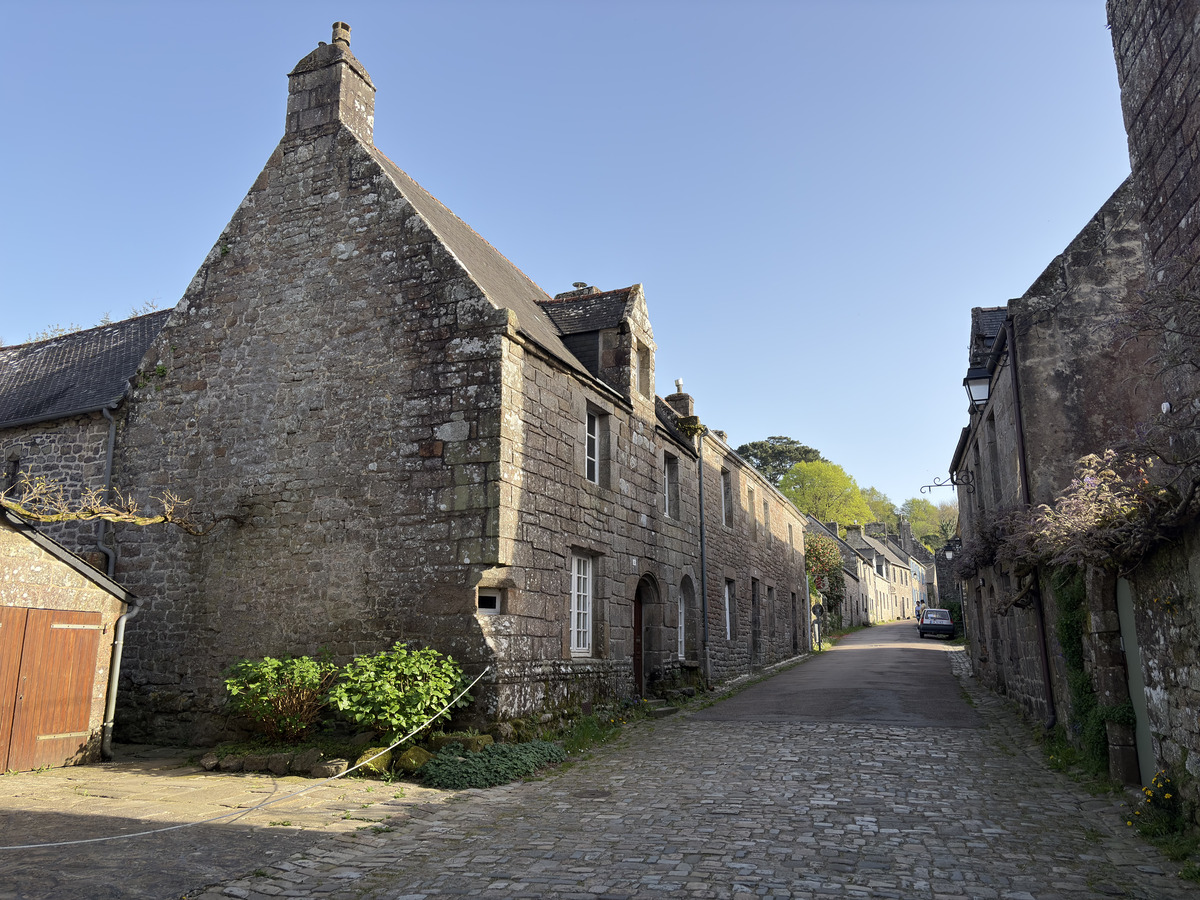 Picture France Locronan 2026-04 103 - Restaurant Locronan