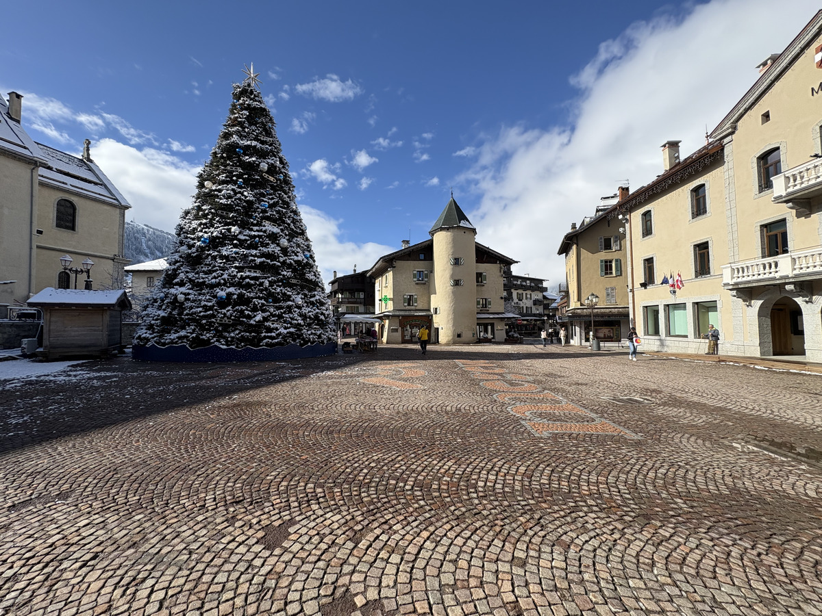 Picture France Megeve 2025-02 3 - Walking Street Megeve