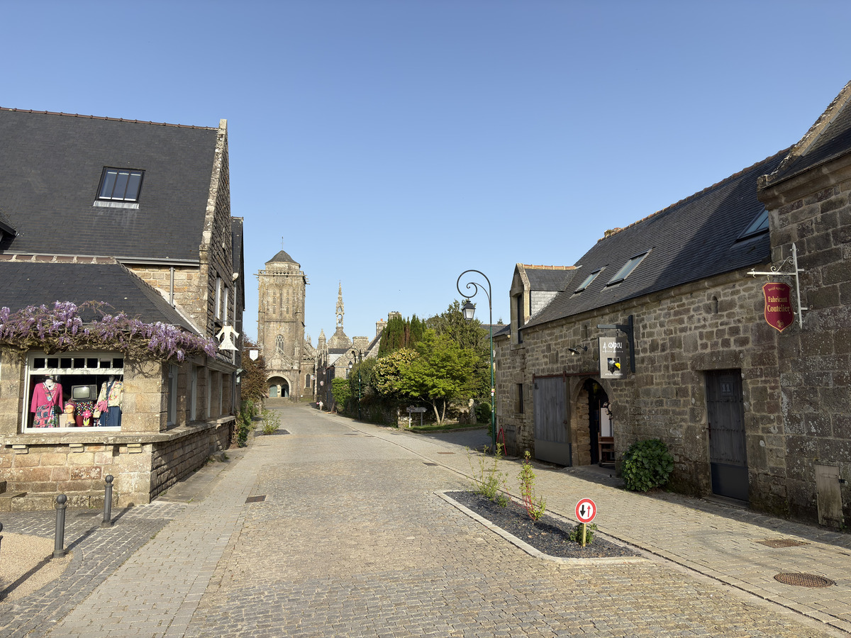 Picture France Locronan 2026-04 3 - City View Locronan