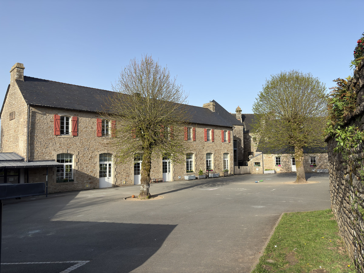 Picture France Locronan 2026-04 13 - Saving Locronan