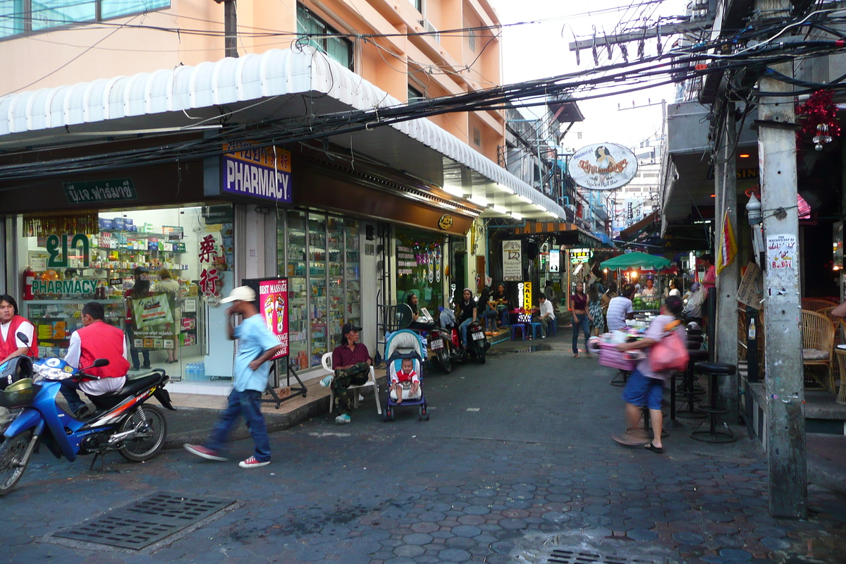 Picture Thailand Pattaya Walking Street 2008-01 82 - Shopping Walking Street