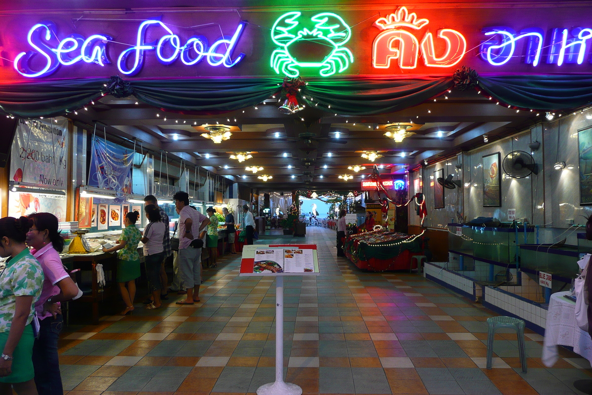 Picture Thailand Pattaya Walking Street 2008-01 27 - Cheap Room Walking Street