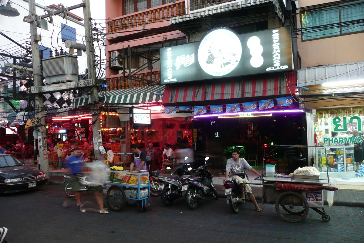 Picture Thailand Pattaya Walking Street 2008-01 42 - Hotel Pool Walking Street
