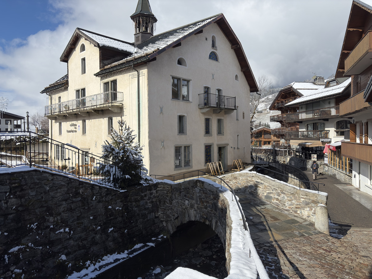 Picture France Megeve 2025-02 15 - Hotel Pools Megeve