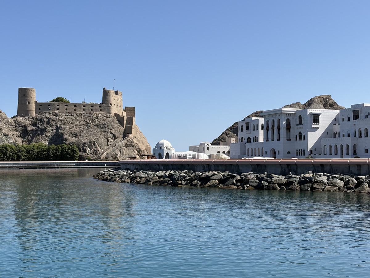 Picture Oman Mascate 2025-11 46 - Street Mascate