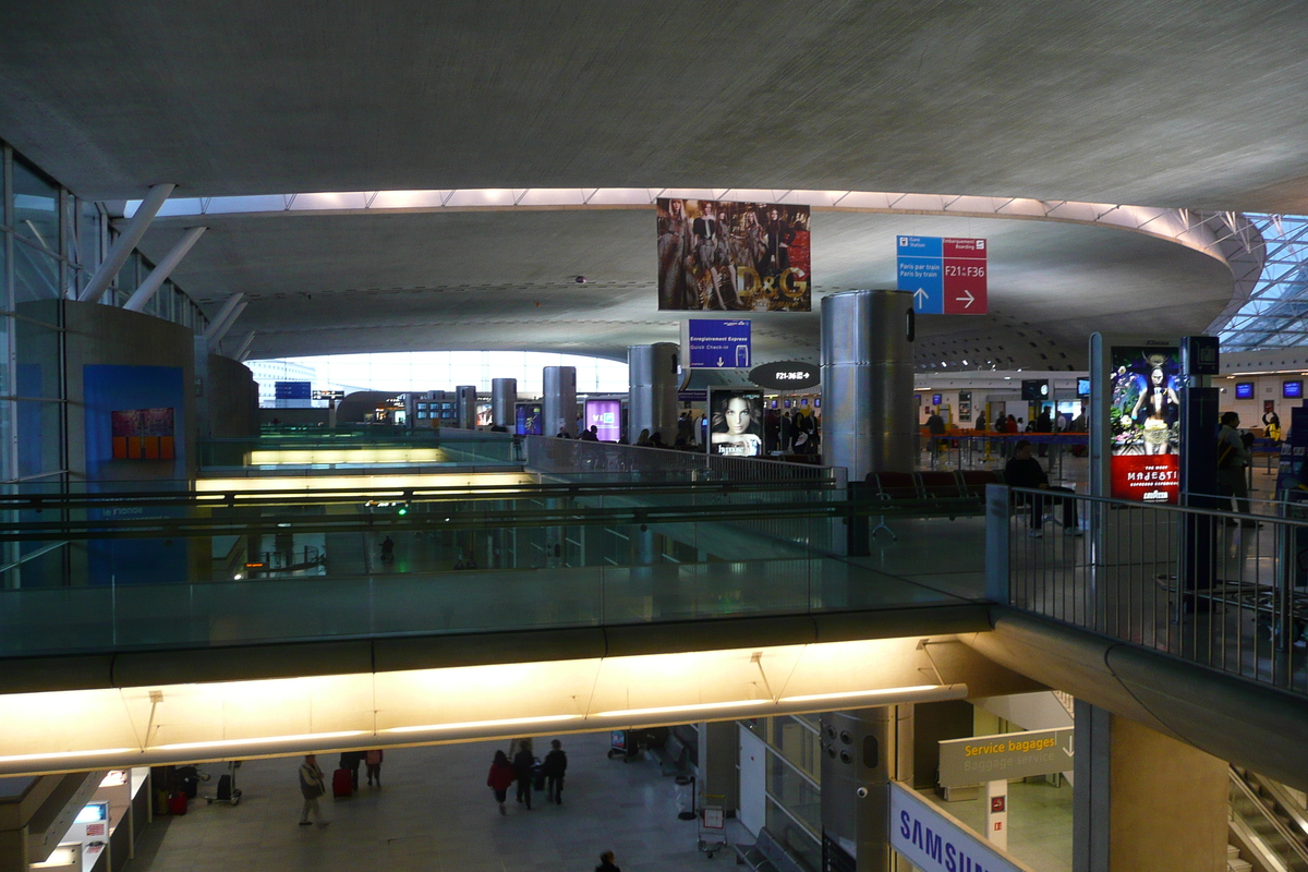 Picture France Paris Charles de Gaulle Airport 2007-11 31 - Night Paris Charles de Gaulle Airport