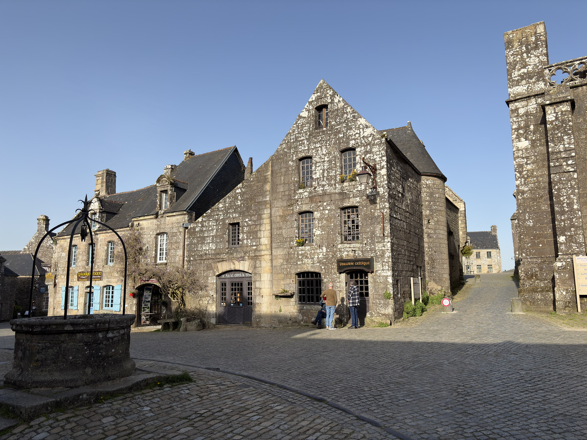 Picture France Locronan 2026-04 11 - Lakes Locronan