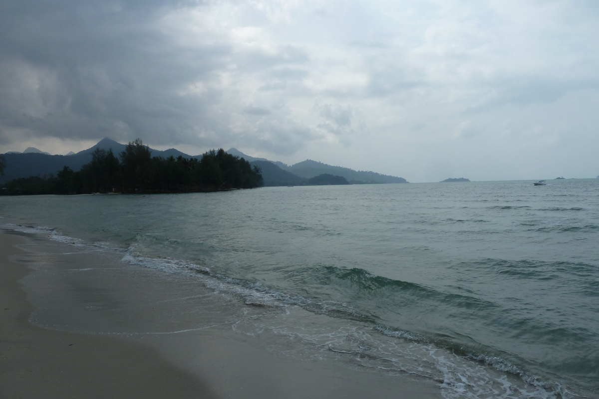 Picture Thailand Ko Chang Klong Prao beach 2011-02 67 - Monument Klong Prao beach