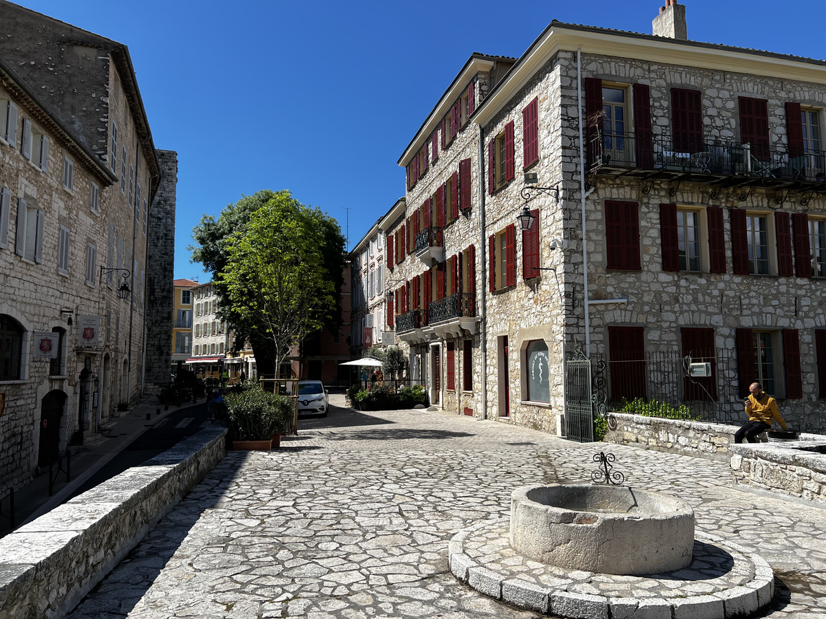 Picture France Vence 2024-04 46 - Hot Season Vence