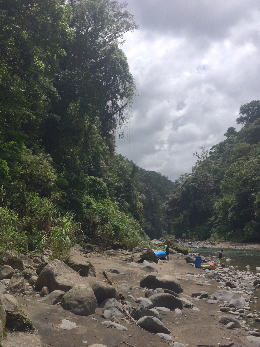 Picture Costa Rica Pacuare River 2015-03 145 - Monument Pacuare River
