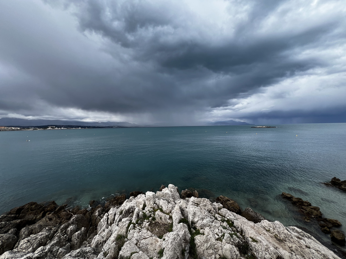 Picture France Antibes 2024-04 42 - Hot Season Antibes