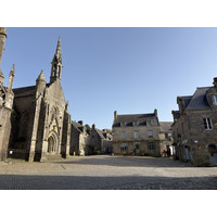 Picture France Locronan 2026-04 38 - Shopping Locronan