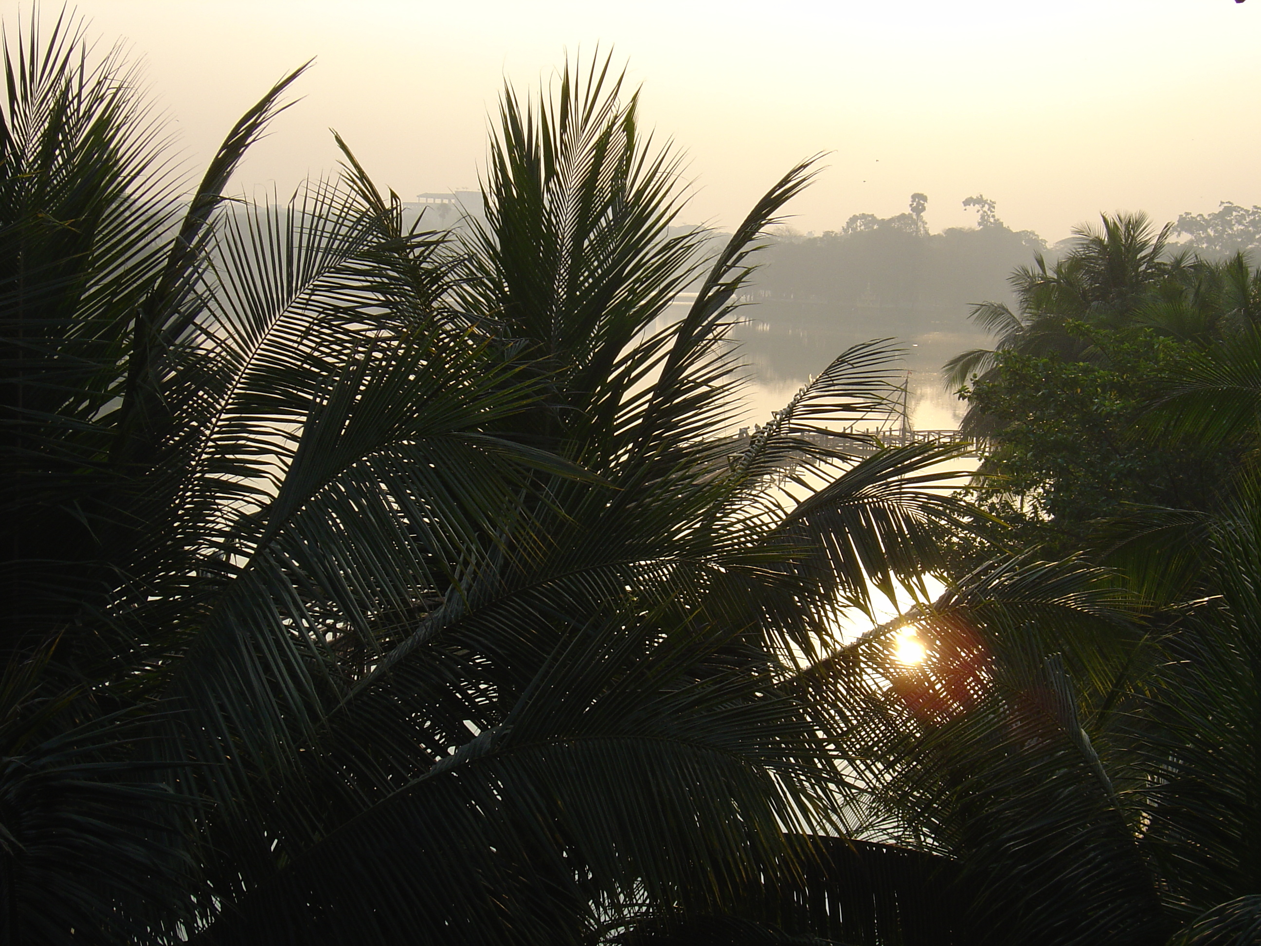 照片 缅甸(Myanmar) 仰光(Yangon) 甘达基宫殿酒店(Kandawgyi Palace Hotel) 2005-01 1