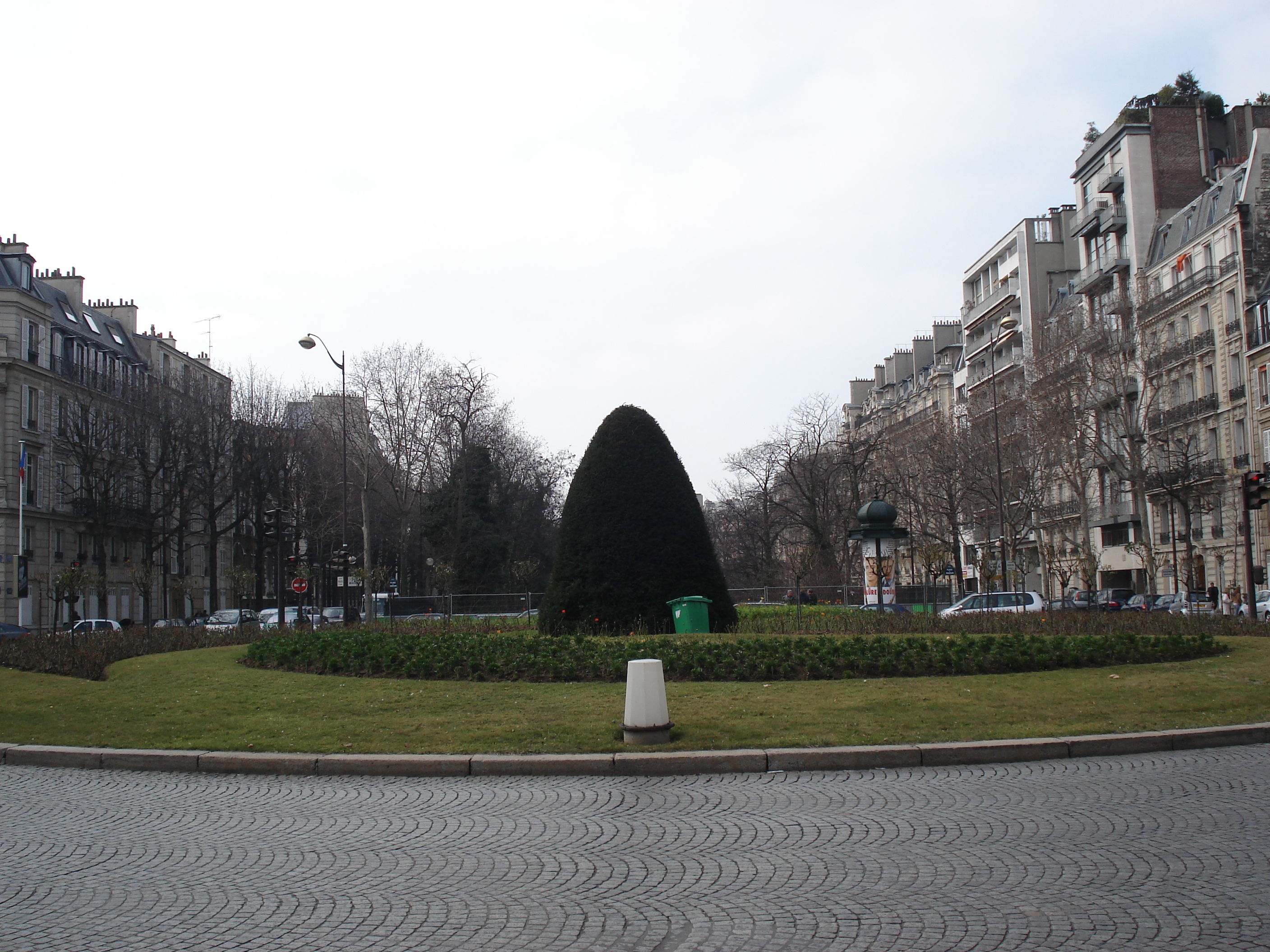 照片 法国(France) 巴黎(Paris) 第十七区(17th Arrondissement) 瓦格拉姆广场(Place Wagram) 2006-03 4