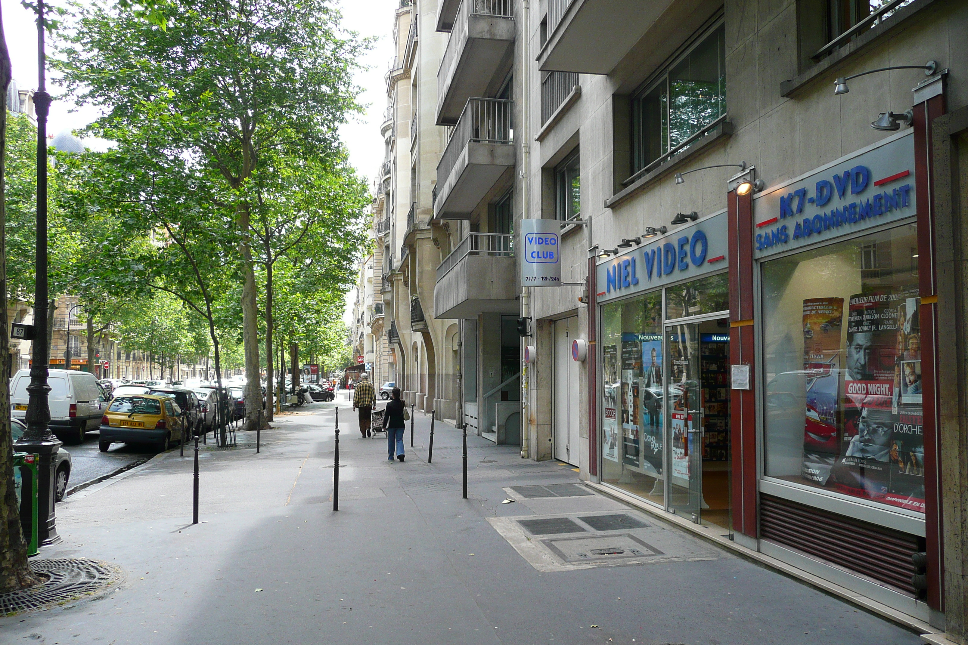 照片 法国(France) 巴黎(Paris) 尼尔大街(Avenue Niel) 2007-06 14