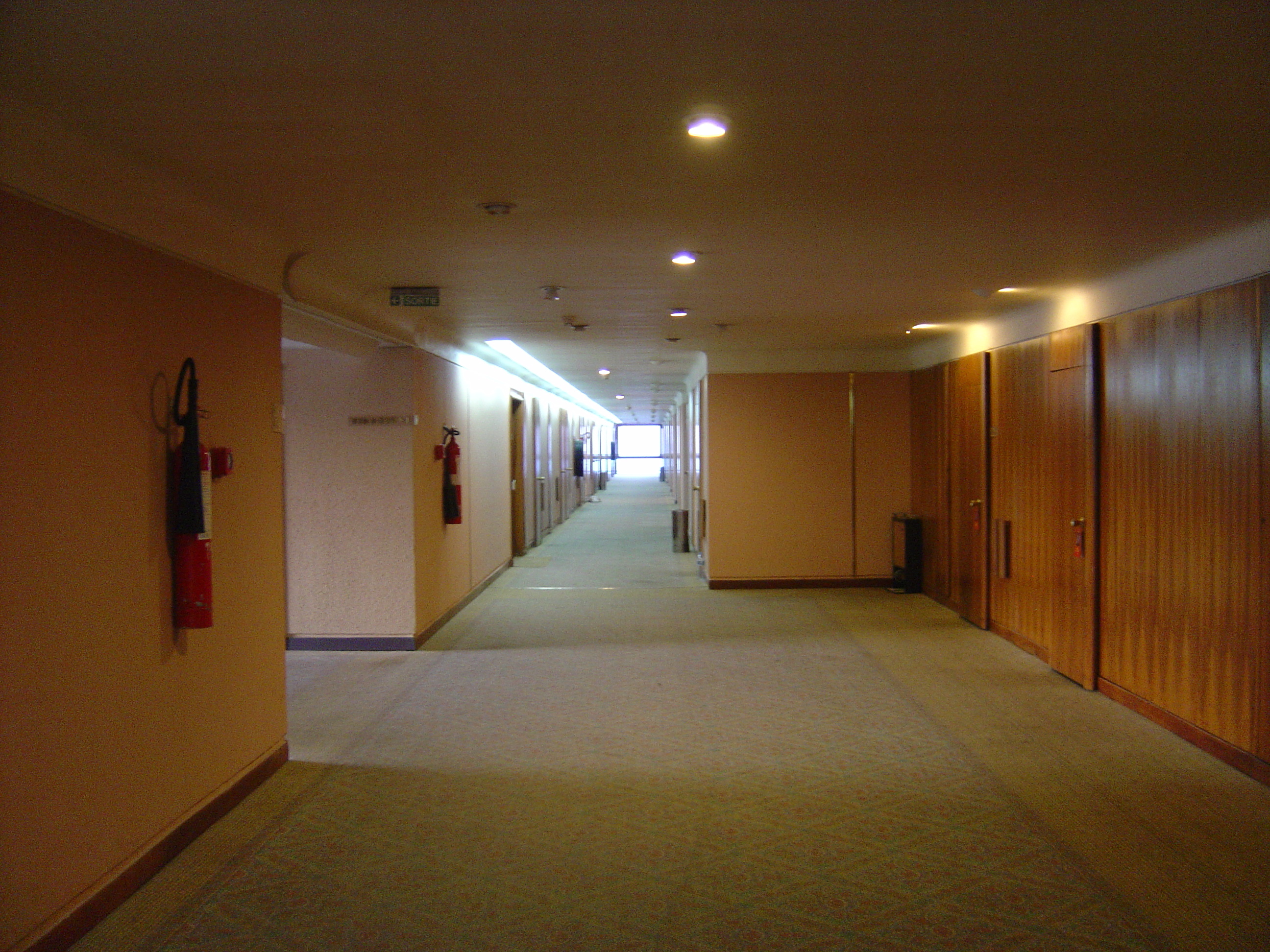 照片 阿尔及利亚(Algeria) 阿尔及尔(Algiers) 奥拉西酒店(El Aurassi Hotel) 2004-09 15