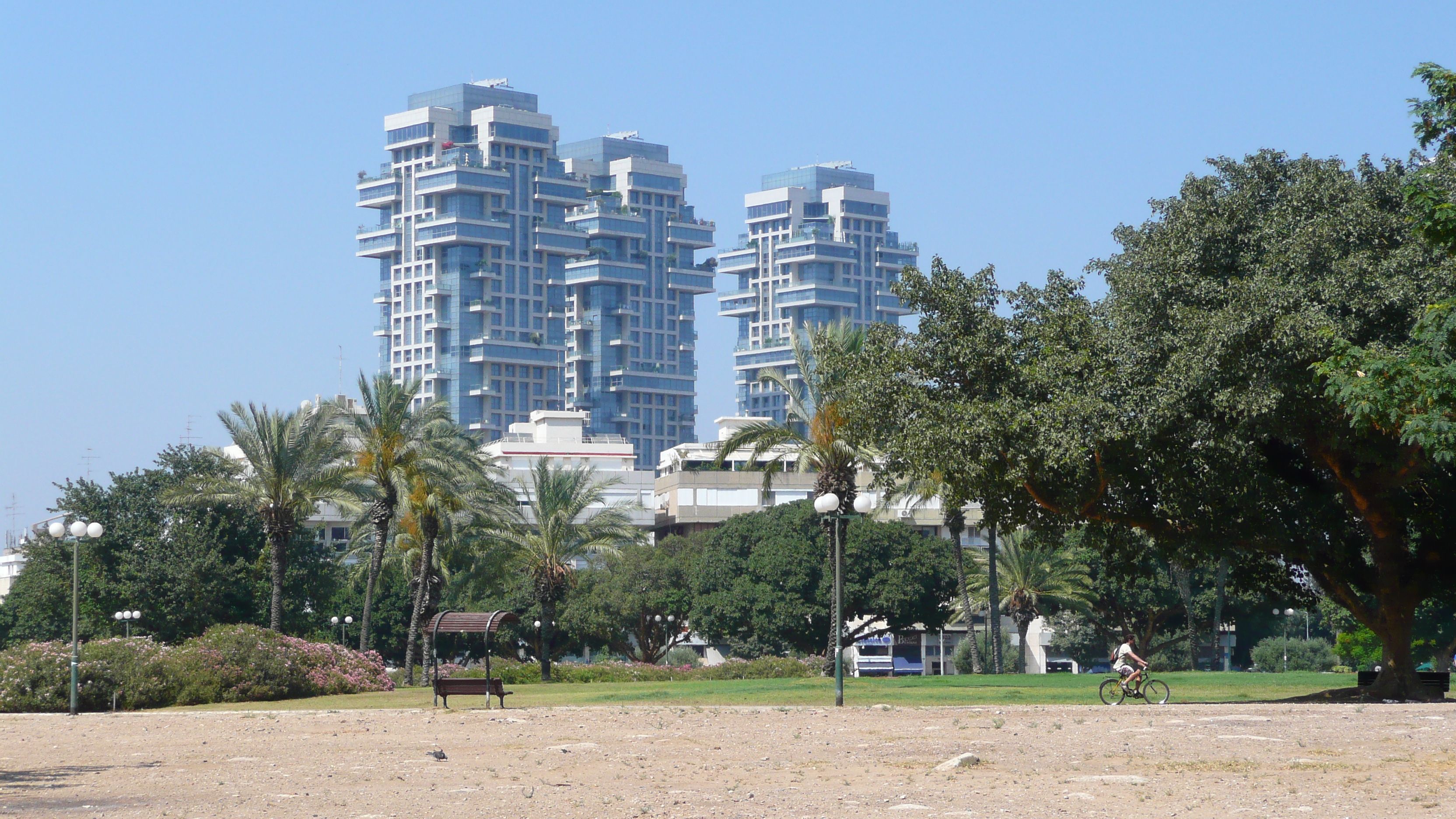 照片 以色列(Israel) 特拉维夫(Tel Aviv) 国家广场(Kikar Hamedina) 2007-06 4