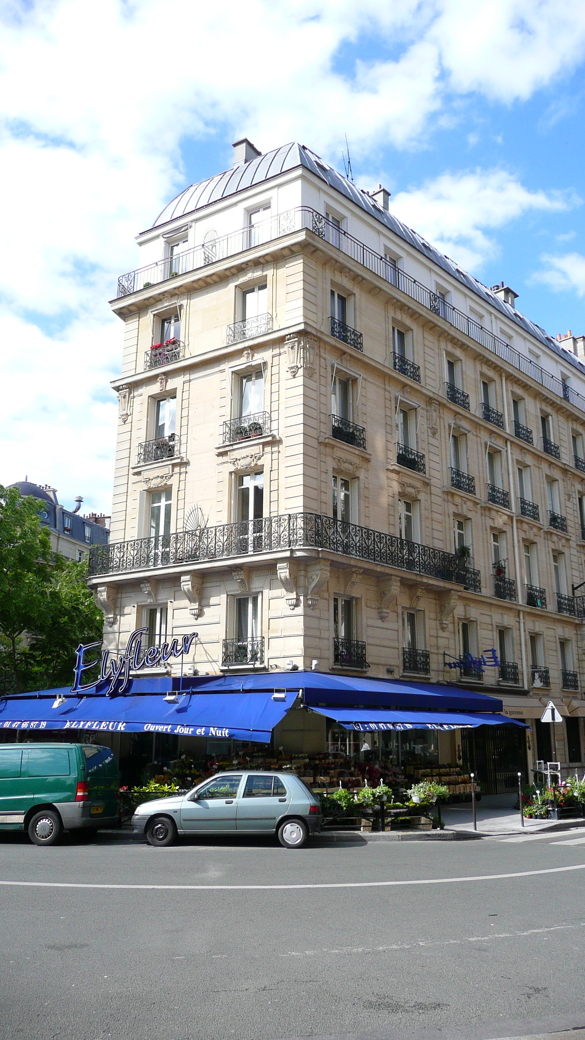照片 法国(France) 巴黎(Paris) 第十七区(17th Arrondissement) 茹弗鲁瓦·达邦街(Rue Jouffroy d'Abbans) 2007-05 28