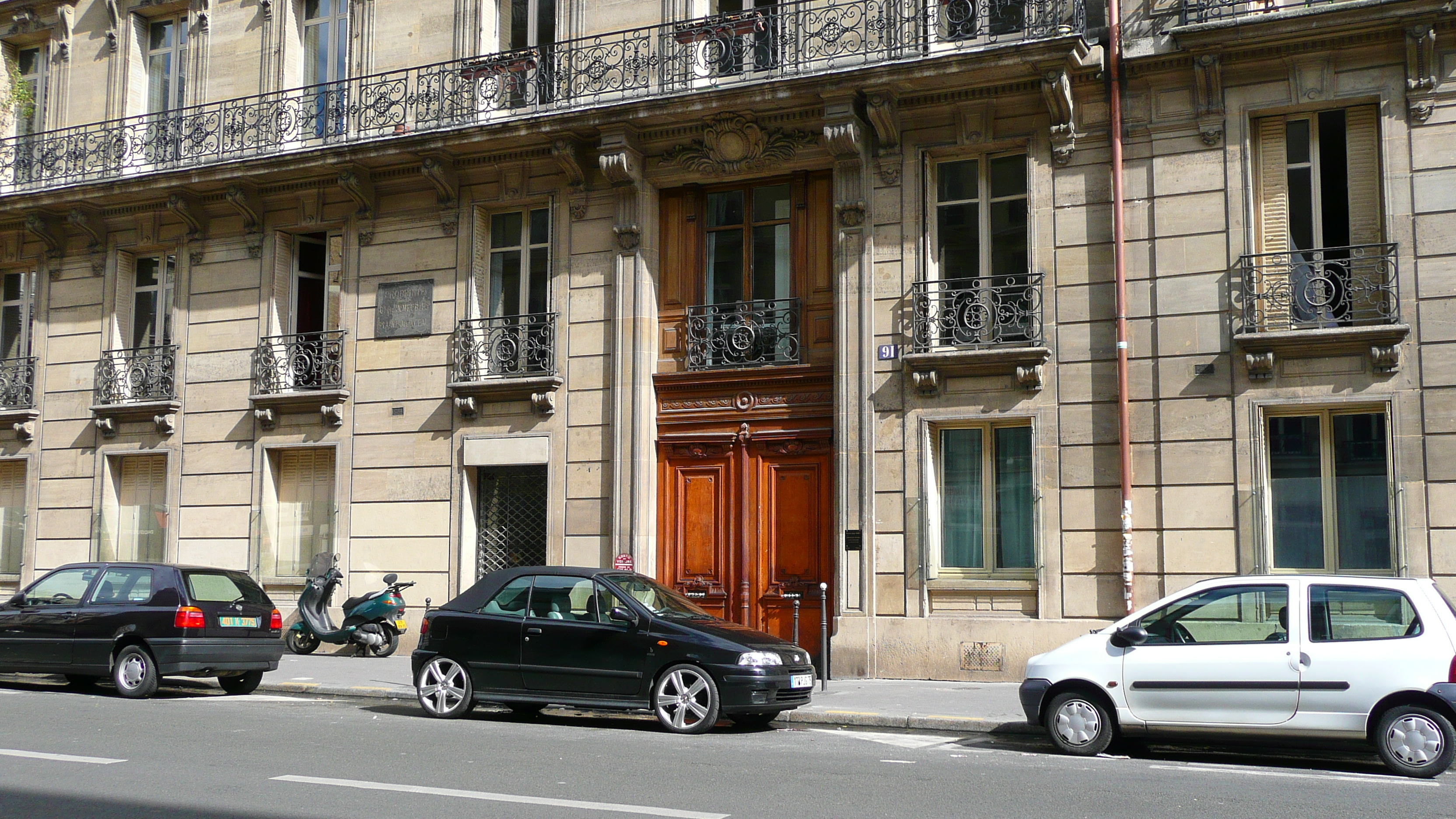 照片 法国(France) 巴黎(Paris) 第十七区(17th Arrondissement) 茹弗鲁瓦·达邦街(Rue Jouffroy d'Abbans) 2007-05 26