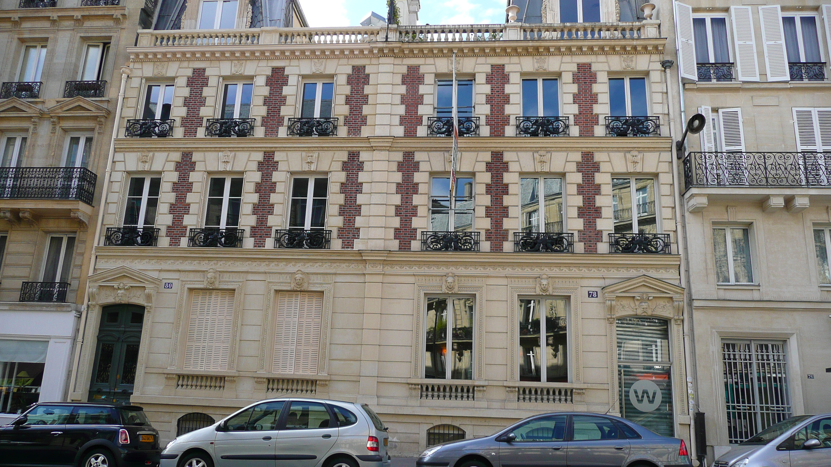 照片 法国(France) 巴黎(Paris) 第十七区(17th Arrondissement) 茹弗鲁瓦·达邦街(Rue Jouffroy d'Abbans) 2007-05 30