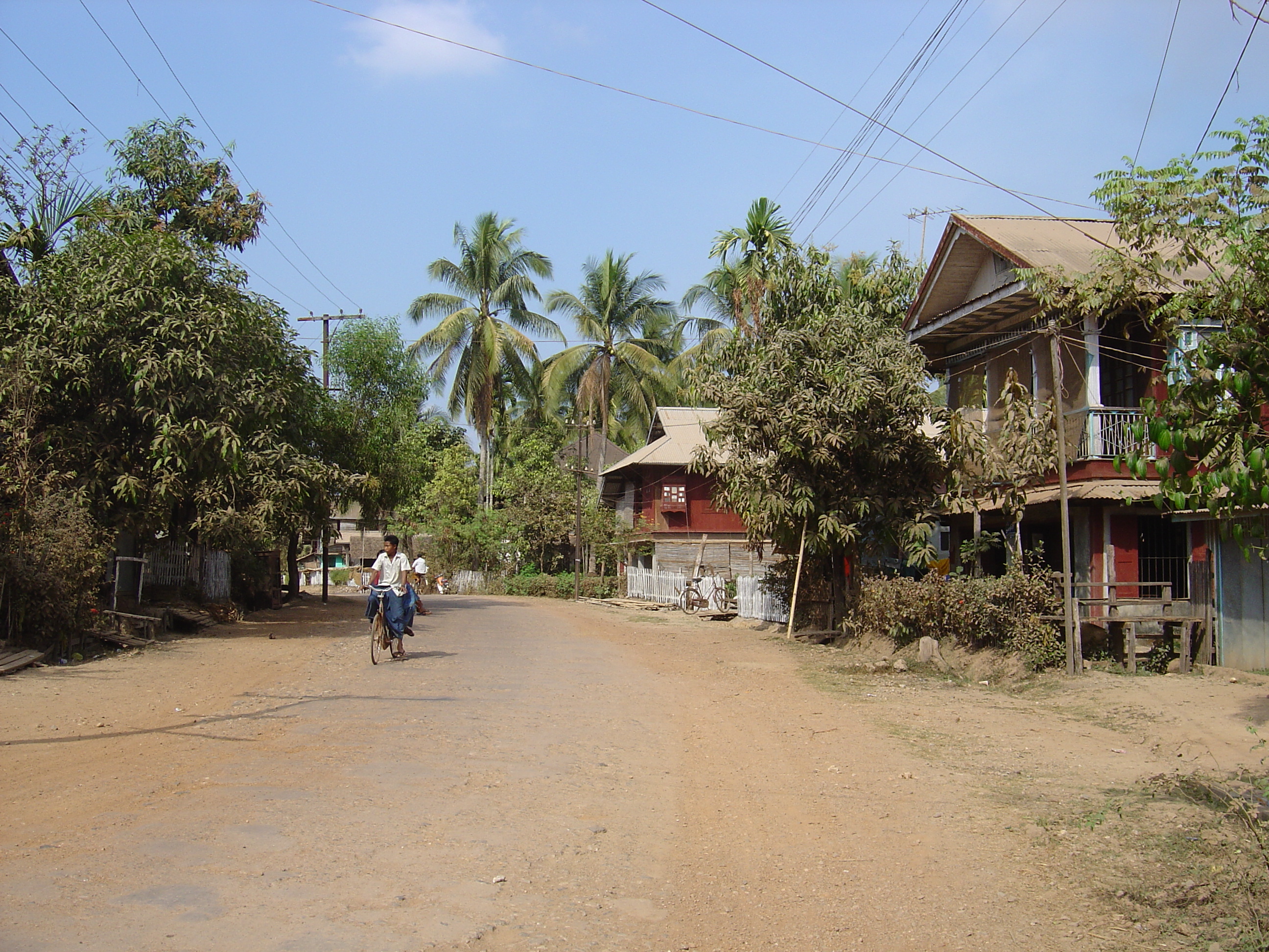 照片 缅甸(Myanmar) 土瓦至茂马干海滩公路(Road from Dawei to Maungmagan beach) 2005-01 15