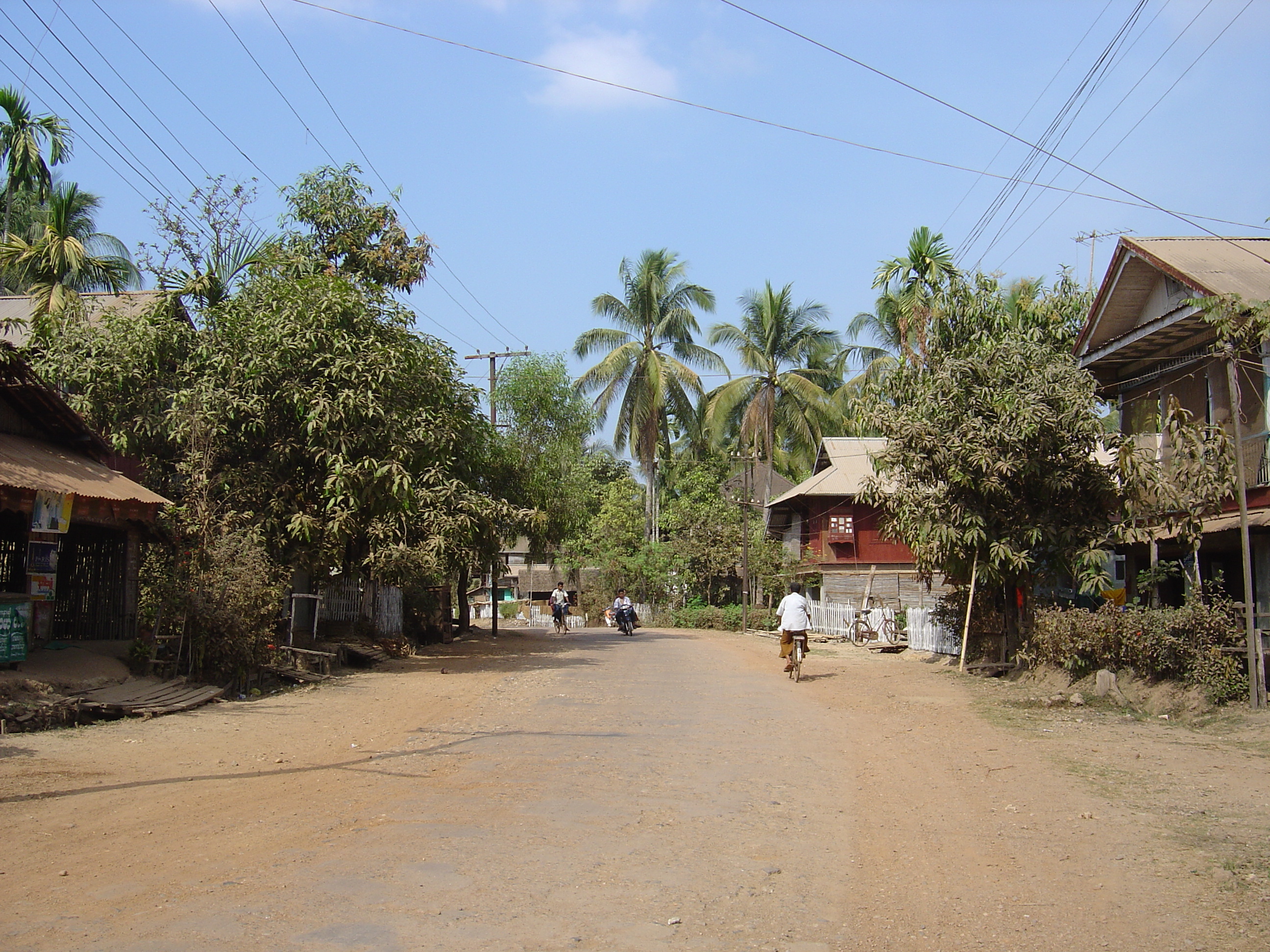 照片 缅甸(Myanmar) 土瓦至茂马干海滩公路(Road from Dawei to Maungmagan beach) 2005-01 0