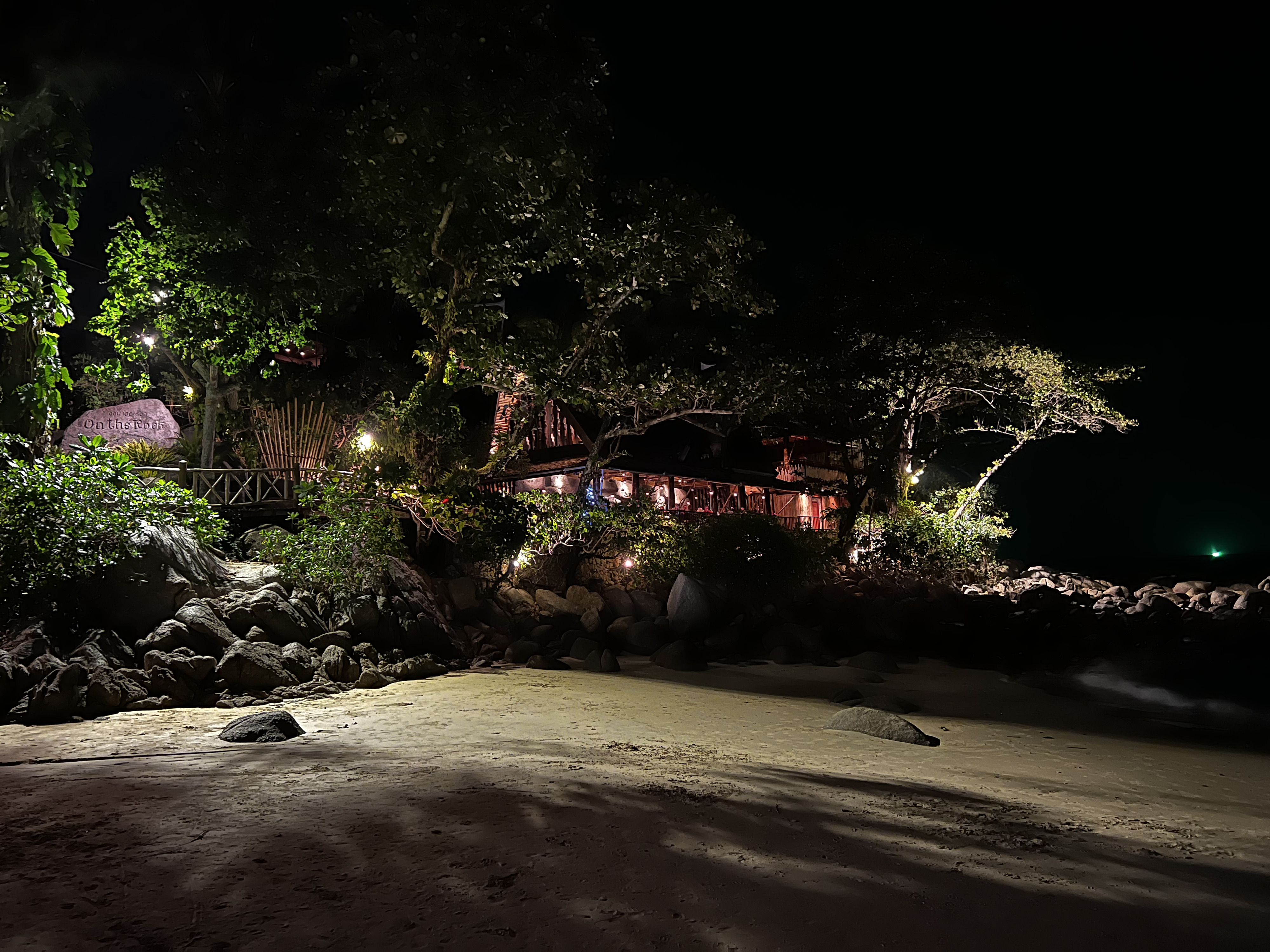 照片 泰国(Thailand) 普吉岛(Phuket) 卡伦海滩(Karon Beach) 岩石上餐厅(On the rock Restaurant) 2021-12 15