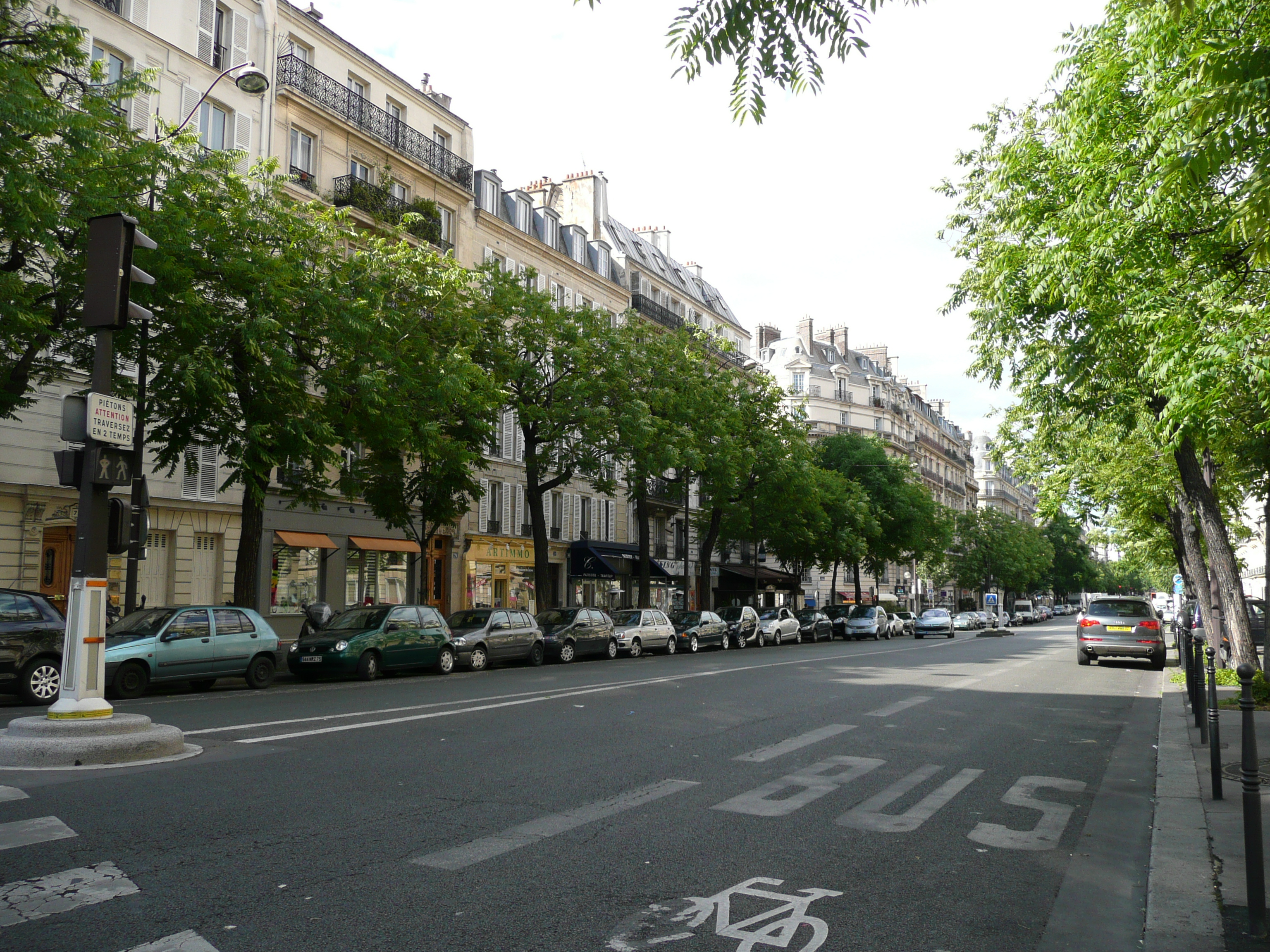 照片 法国(France) 巴黎(Paris) 第十七区(17th Arrondissement) 瓦格拉姆大街(Avenue de Wagram) 2007-05 28