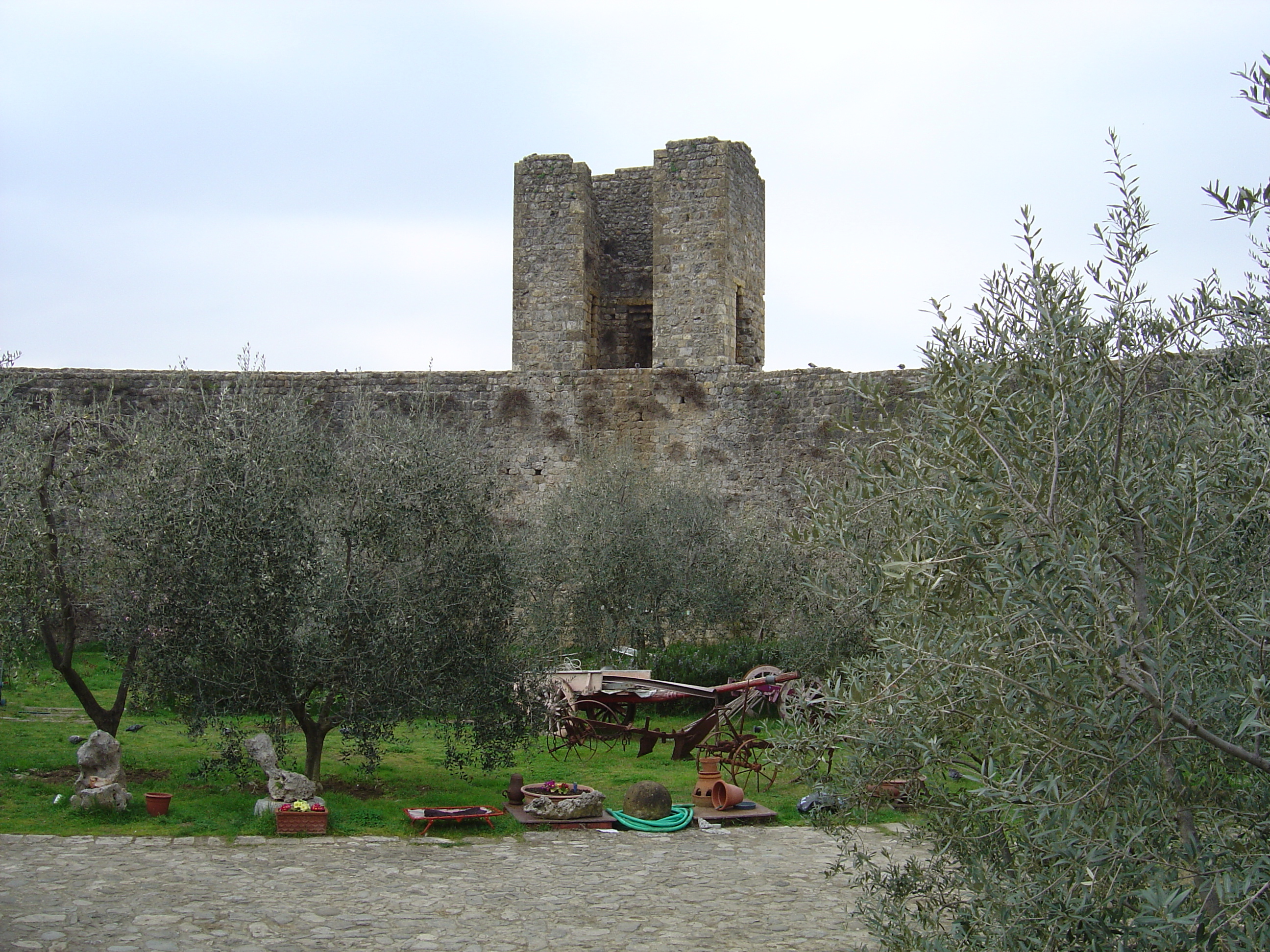 照片 意大利(Italy) 蒙泰里焦尼(Monteriggioni) 2004-03 1