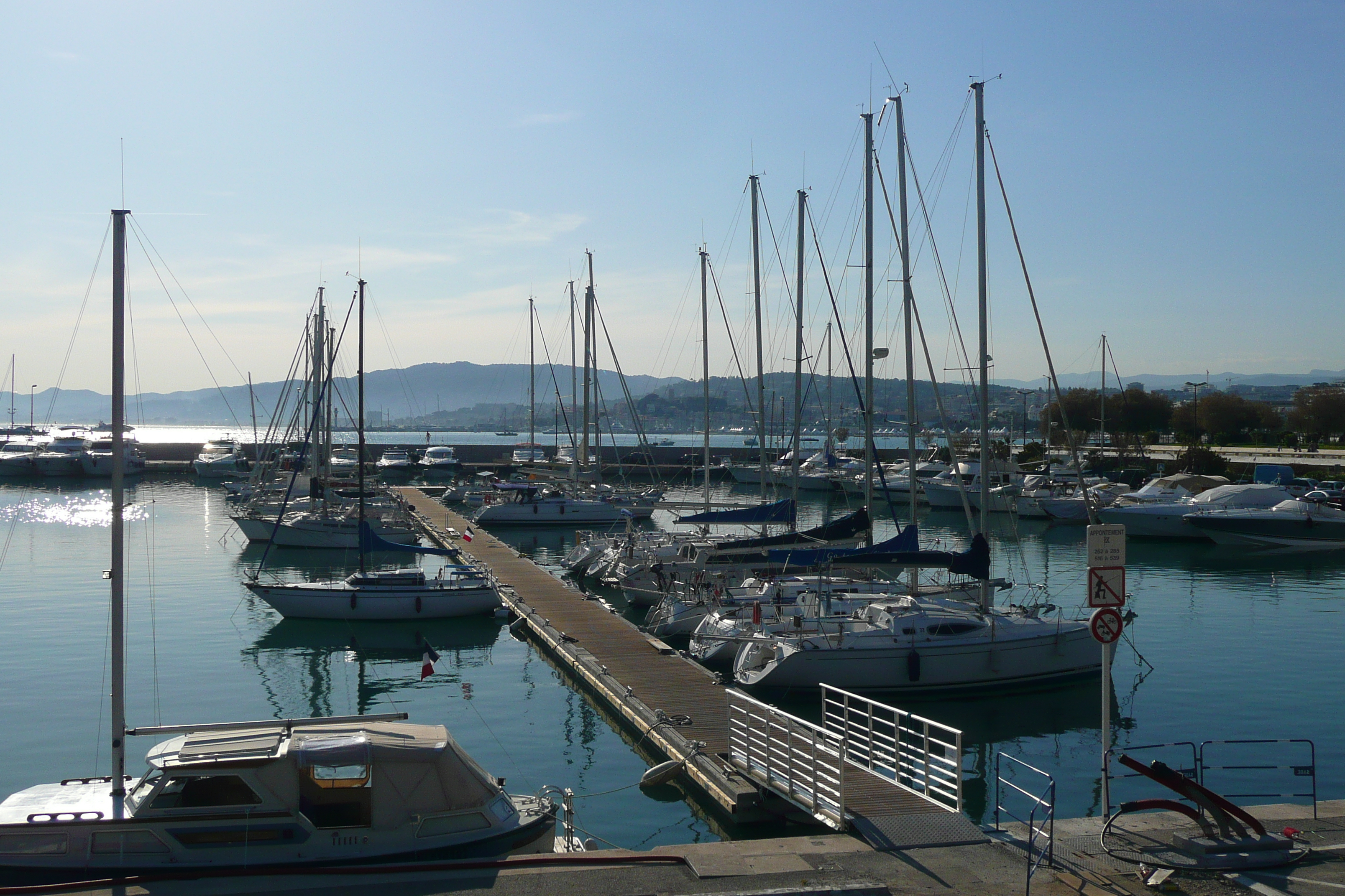 照片 法国(France) 戛纳(Cannes) 皮埃尔·康托港(Port Pierre Canto) 2008-05 30