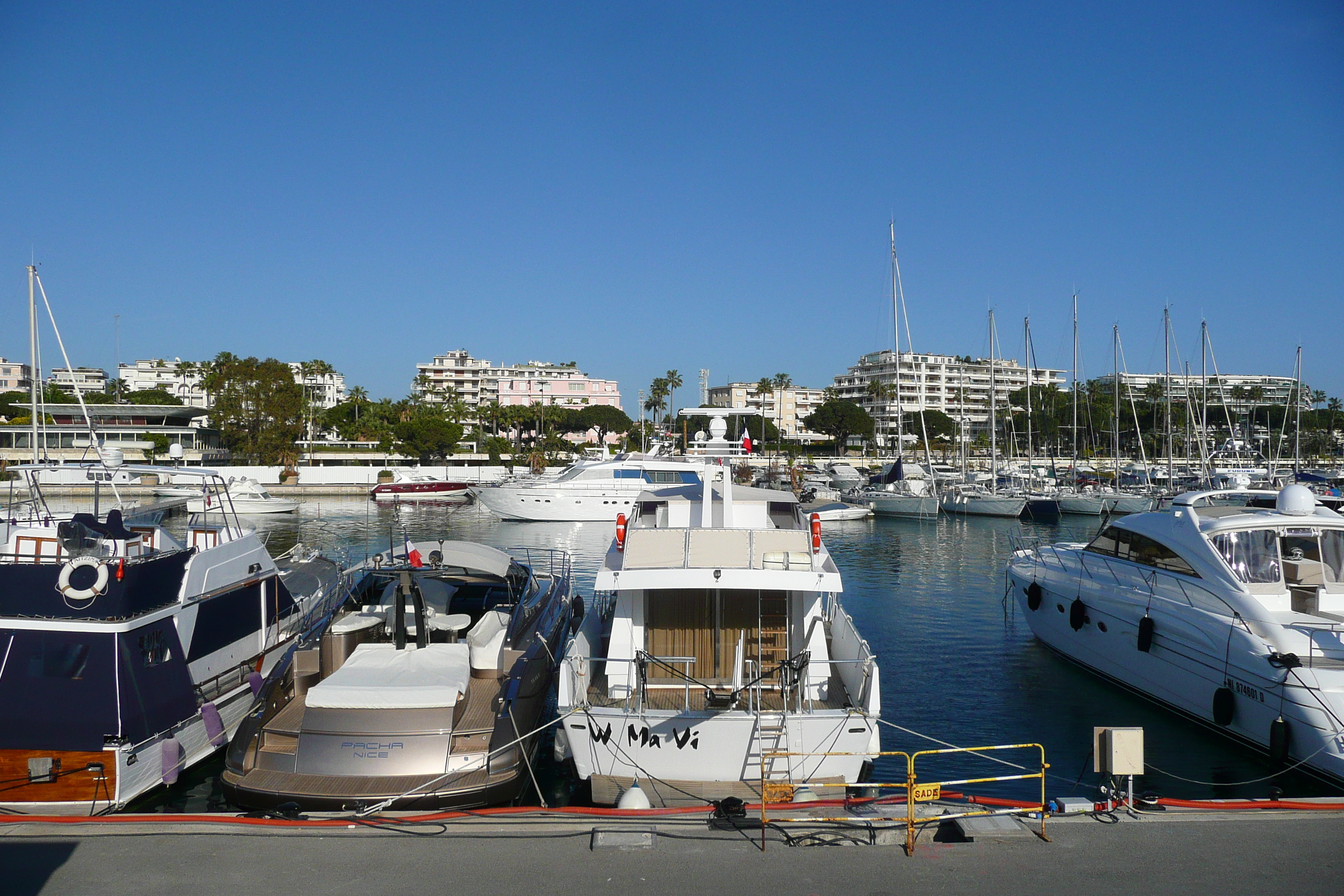 照片 法国(France) 戛纳(Cannes) 皮埃尔·康托港(Port Pierre Canto) 2008-05 44
