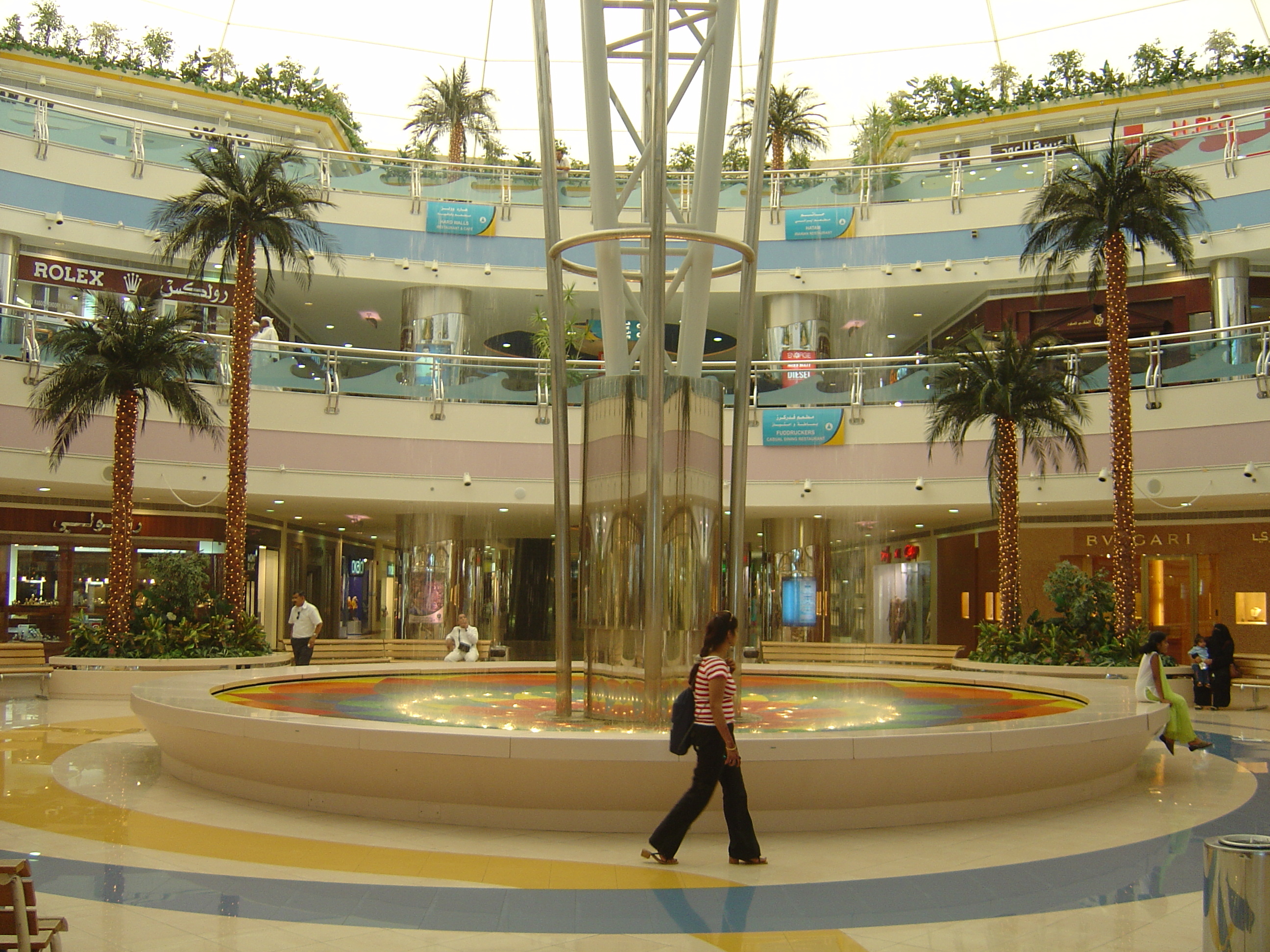 照片 阿联酋(United Arab Emirates) 阿布扎比(Abu Dhabi) 码头购物中心(Marina Mall) 2005-09 13