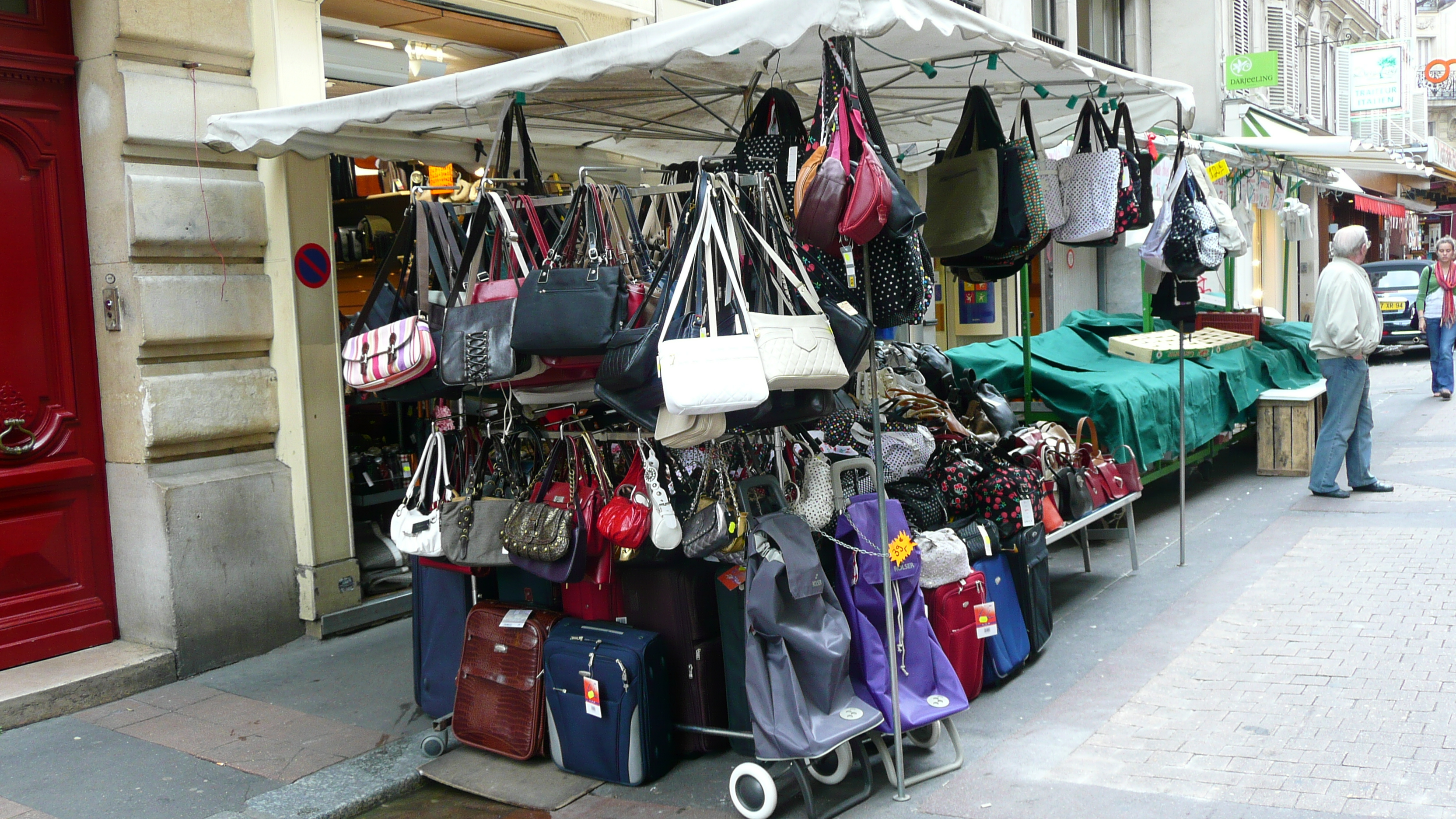 照片 法国(France) 巴黎(Paris) 第十七区(17th Arrondissement) 莱维街(Rue Levis) 2007-05 22