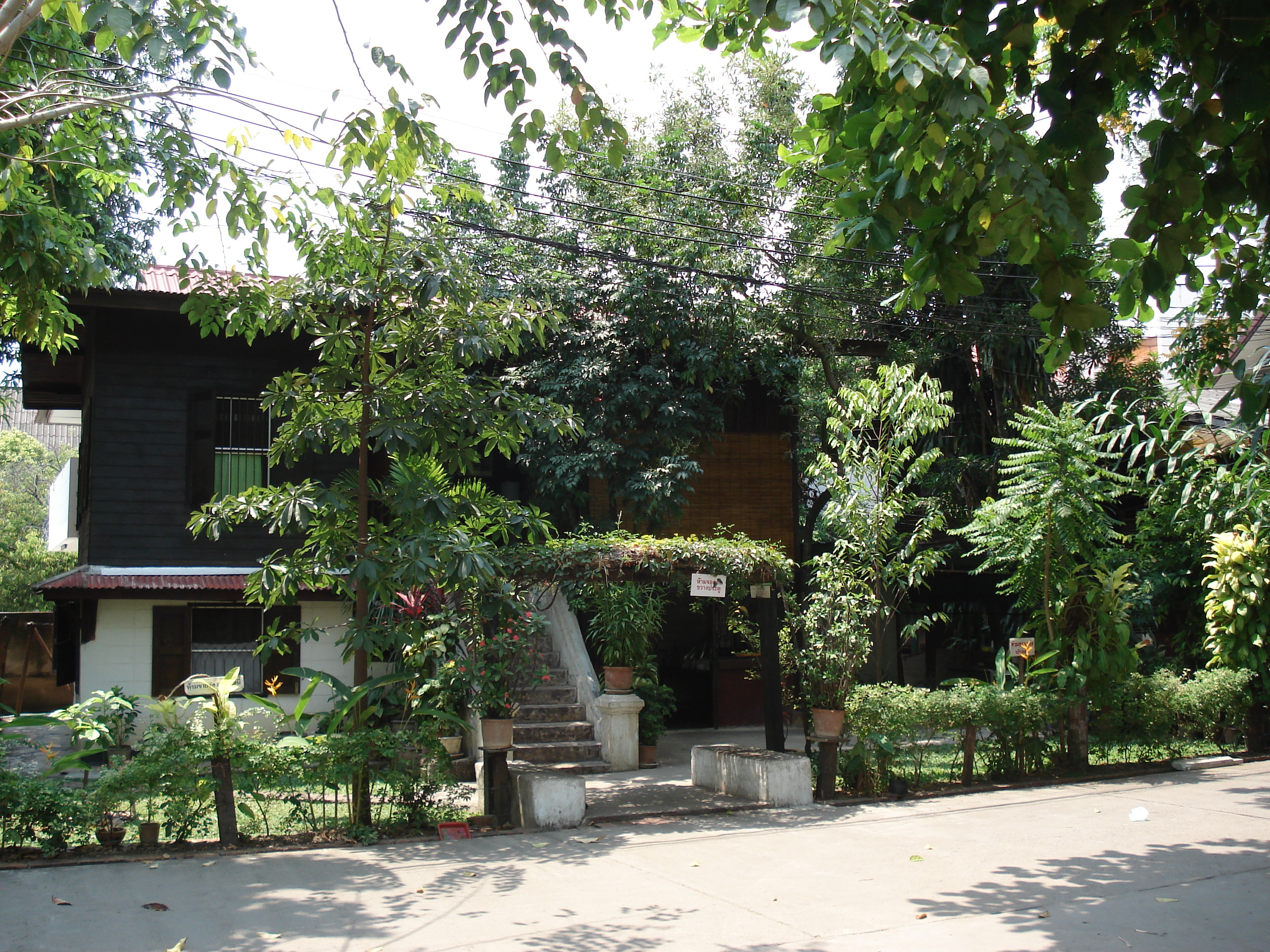 照片 泰国(Thailand) 清迈(Chiang Mai) 护城河内(Inside Canal) 契迪龙寺(Wat Chediluang Varaviharn temple) 2006-04 8